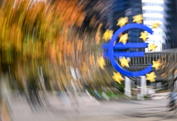 Les déficits américains élevés pourraient avoir des répercussions financières et économiques importantes en zone euro, au-delà des tensions commerciales, souligne la Banque centrale européenne