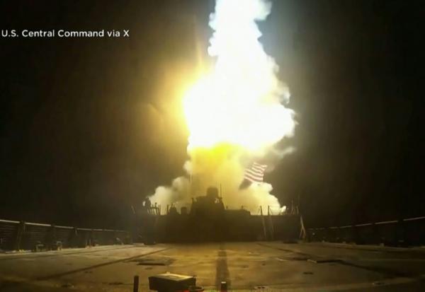 Image tirée d'une vidéo diffusée le 17 juillet 2026 par le Commandement central américain (Centcom) montrant ce que l'armée présente comme de nouvelles frappes sur des sites stratégiques militaires iraniens 