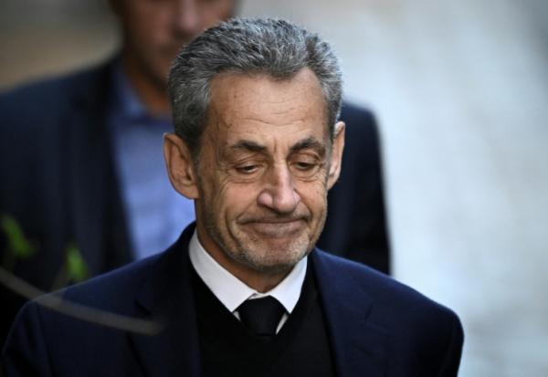 L'ex-président Nicolas Sarkozy quitte sa résidence pour aller à la prison de la Santé, à Paris le 21 octobre 2025