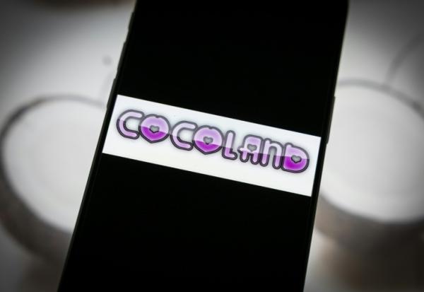Le logo de la plateforme Cocoland sur l'écran d'un smartphone à Paris, le 28 avril 2026