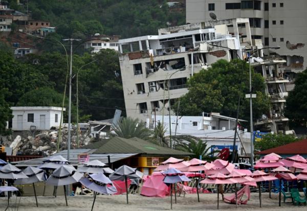 Un hôtel endommagé par le double séisme à Caraballeda, dans l'Etat de La Guaira au Venezuela, le 30 juin 2026