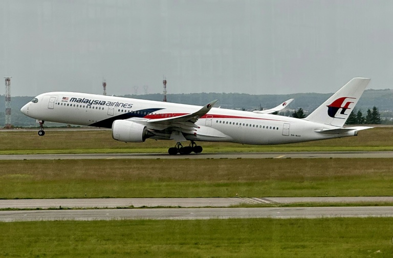 Fin juillet un pilote de la compagnie Malaysia Airlines a été testé positif à un cocktail de stupéfiants à l'aéroport international Soekarno-Hatta de Jakarta, peu après son arrivée en provenance de Kuala Lumpur