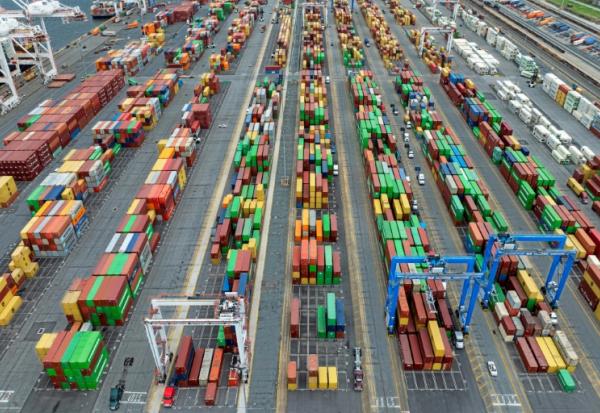 Des conteneurs dans le port américain de Baltimore, le 10 avril 2025