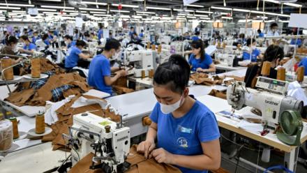 Dans une usine de confection de la province de Thai Nguyen, au Viêtnam, le 2 juillet 2025