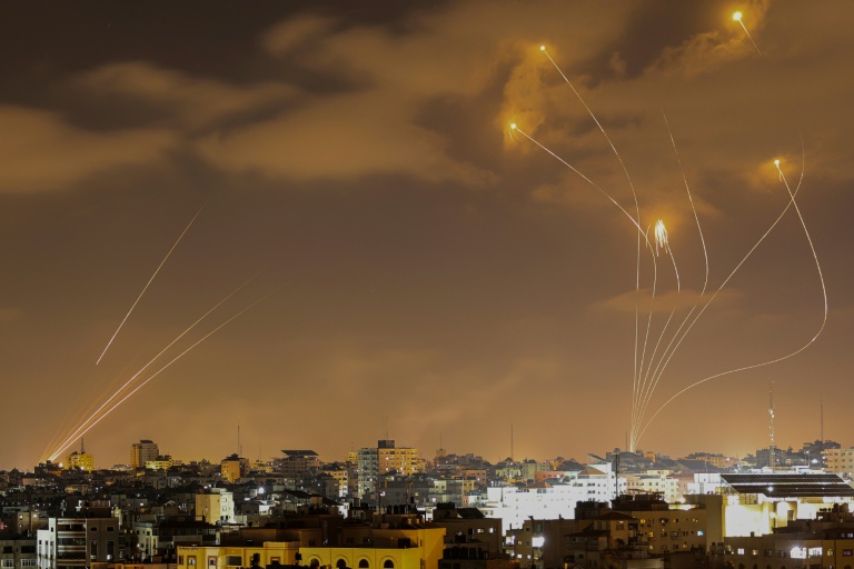 Le système de défense antimissile israélien Iron Dome intercepte des roquette tirées depuis Gaza, le 13 mai 2023