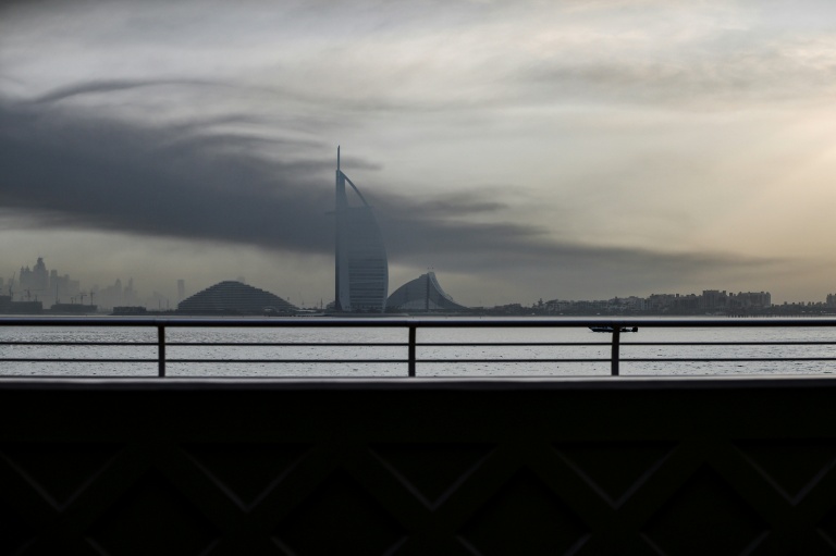 De la fumée s'élève au-dessus de Dubai, le 13 mars 2026