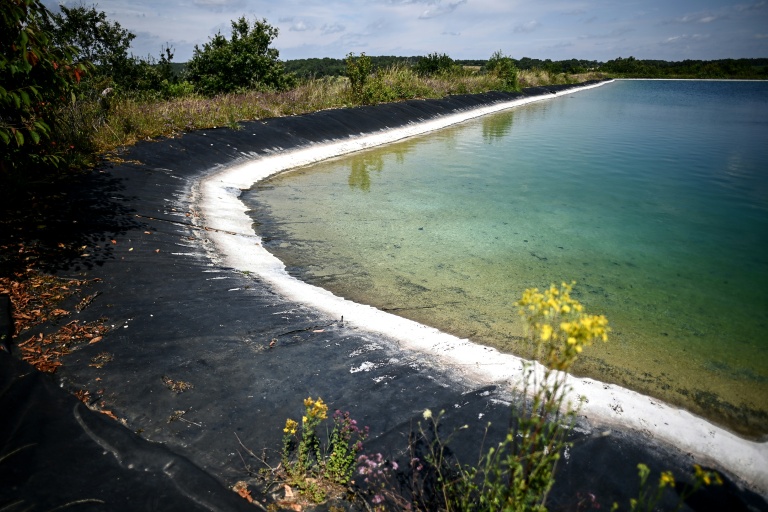 Une réserve d'eau en Charente, le 9 juillet 2024