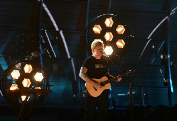 Ed Sheeran lors des Grammy Awards en 2017 à Los Angeles