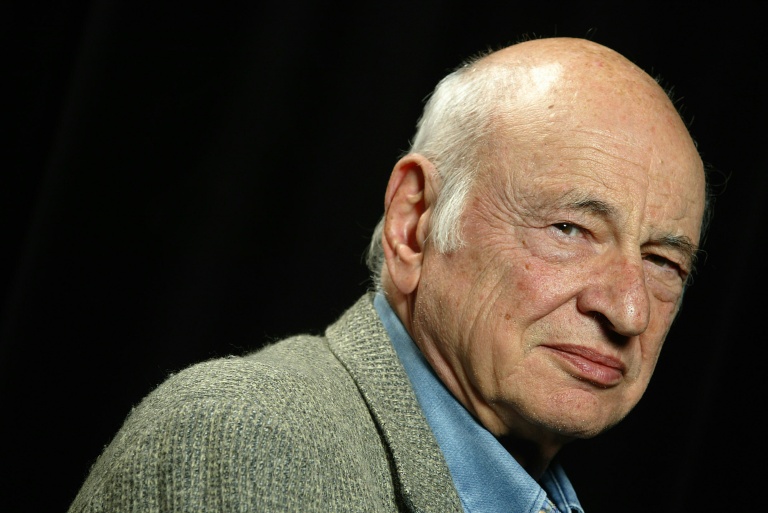Le philosophe et sociologue français Edgar Morin, le 29 septembre 2003 au théâtre du Rond-point des Champs-Elysées,  à Paris