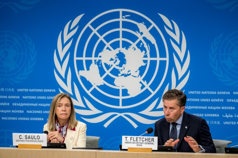 La secrétaire générale de l'OMM Celeste Saulo, à gauche, et le sous-secrétaire général des Nations unies Tom Fletcher, à Genève, le 21 octobre 2026, en Suisse