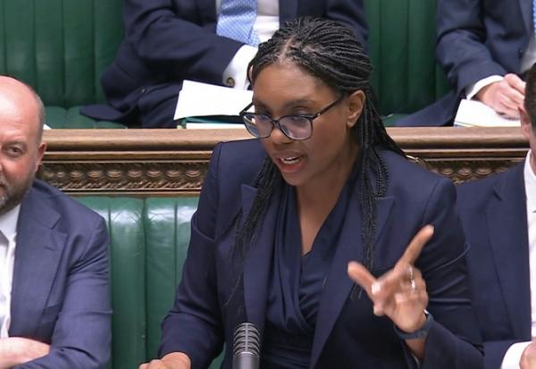 Image tirée d'un enregistrement diffusé par l'Unité d'enregistrement parlementaire (PRU) du Parlement britannique montrant des députés lorts d'un débat sur une motion pour savoir si le Premier ministre Keir Starmer doit être soumis à une enquête parlementaire au sujet de la nomination de Peter Mandelson comme ambassadeur à Washington, le 28 avril 2026 à la Chambre des communes à Londres