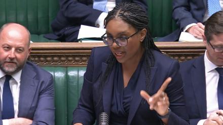 Image tirée d'un enregistrement diffusé par l'Unité d'enregistrement parlementaire (PRU) du Parlement britannique montrant des députés lorts d'un débat sur une motion pour savoir si le Premier ministre Keir Starmer doit être soumis à une enquête parlementaire au sujet de la nomination de Peter Mandelson comme ambassadeur à Washington, le 28 avril 2026 à la Chambre des communes à Londres