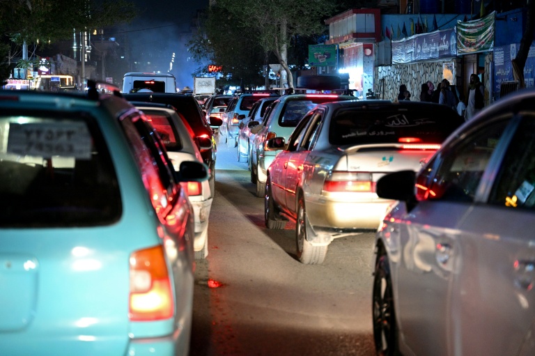 Des taxis (en bleu) dans un embouteillage à Kaboul, le 10 septembre 2026 en Afghanistan