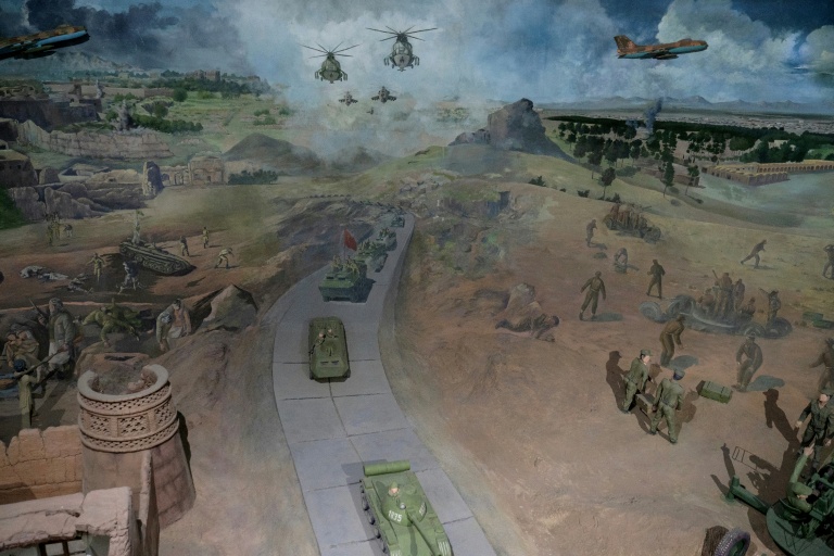 Un diorama représente la résistance afghane à l'invasion soviétique de 1979, au 