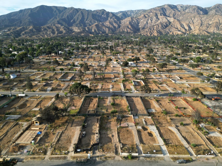 Une zone résidentielle récemment touchée par des feux de forêt, à Altadena, en Californie, le 21 août 2025