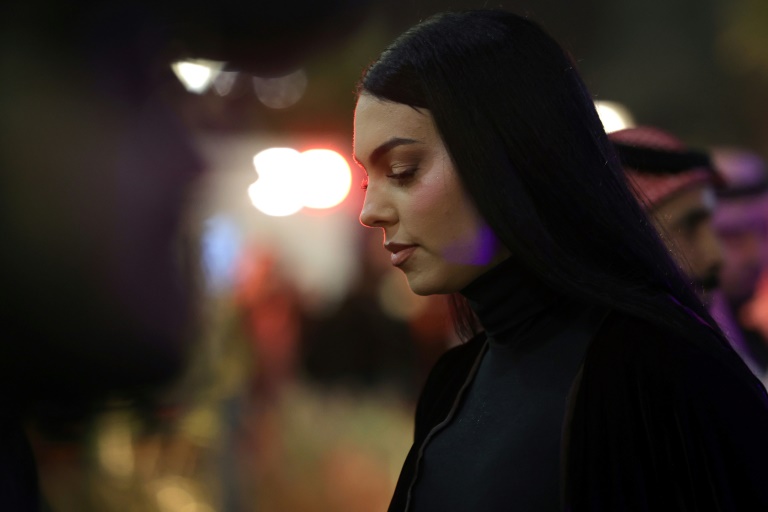 Georgina Rodriguez arrive au Mrsool Park Stadium de Ryad le 3 janvier 2023 