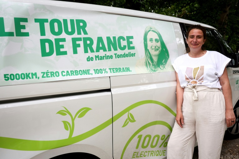 La secrétaire nationale des Ecologistes, Marine Tondelier, en tournée dans toute la France, le 28 juin 2026 à Issigeac (Dordogne)