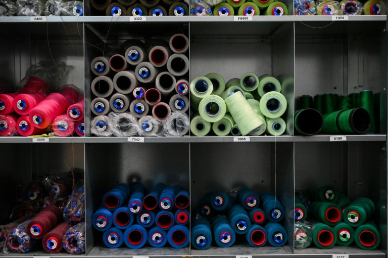 Dans les ateliers de tissage Alex Begg à Ayr, dans le sud-ouest de l'Ecosse, le 15 janvier 2026