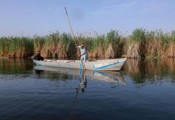 Le militant environnemental Ahmed Neema dans les marais de Hawizeh, en Irak, le 25 avril 2025