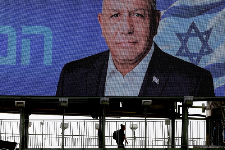Affiche électorale du candidat israélien centriste Gadi Eisenkot à Ramat Gan, en Israël, le 15 octobre 2026