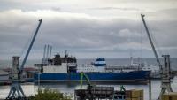 Le porte-conteneurs turc endommagé Lider Bordo Mavi, à quai au port de Trabzon après avoir été attaqué près du port russe de Touapsé, le 15 septembre 2026, en Turquie