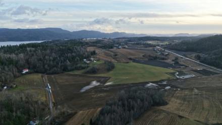 Vue aérienne du site norvégien de Fensfeltet abritant quelque 8,8 millions de tonnes de terres rares à Ulefoss, au sud-ouest d'Oslo, le 11 décembre 2025 