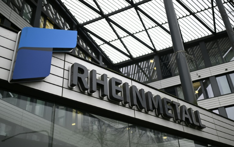 Le logo du groupe allemand de défense Rheinmetall à Düsseldorf, le 11 mars 2026 en Allemagne