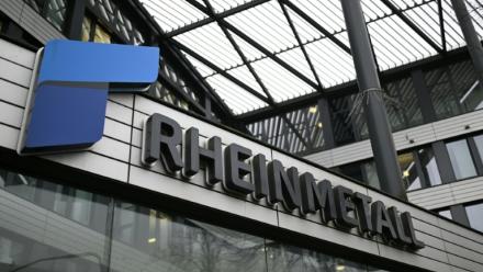 Le logo du groupe allemand de défense Rheinmetall à Düsseldorf, le 11 mars 2026 en Allemagne