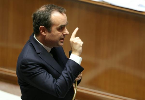 Le Premier ministre Sébastien Lecornu s'exprime lors d'une séance de questions au gouvernement à l'Assemblée nationale, à Paris, le 17 février 2026