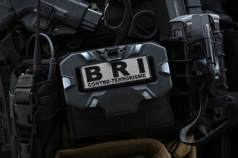 Un détail de l'équipement d'un membre de la BRI (Brigade de recherche et d'intervention) est photographié à Villepinte, en région parisienne, le 16 juin 2024