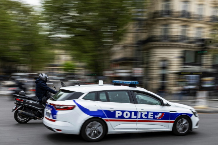 Un véhicule de police à Paris, le 16 avril 2025