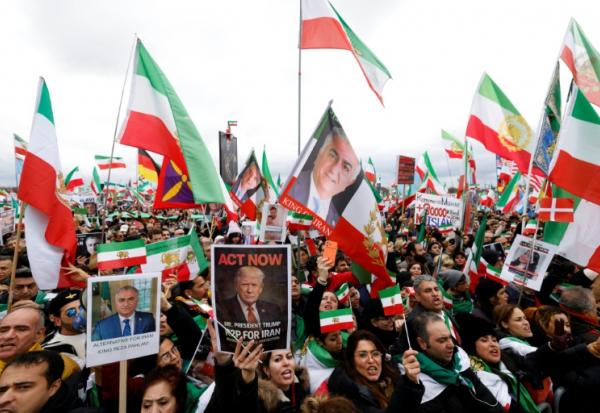 Des manifestants contre le régime iranien à Munich, en marge de la conférence de sécurité, le 14 février 2026
