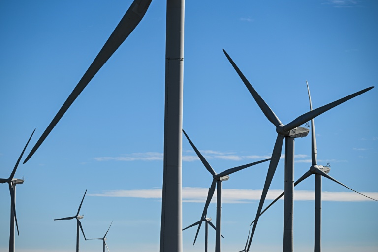 Le gouvernement français a annoncé jeudi la relance des appels d'offres pour développer l'éolien terrestre et en mer ainsi que le photovoltaïque