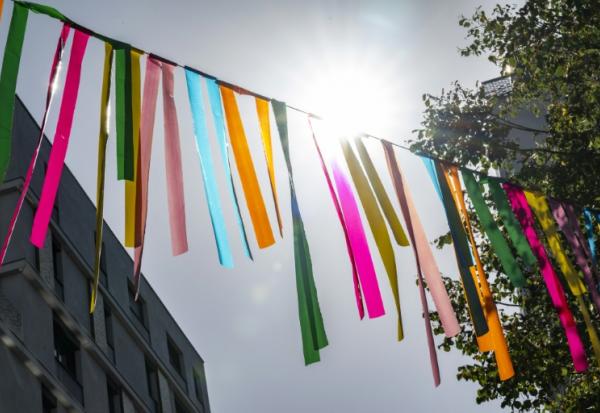 Une chaleur inhabituelle pour la saison se renforce mardi, avec le début d'un "épisode caniculaire" inédit, conduisant le gouvernement à "faire le point sur la préparation" du pays