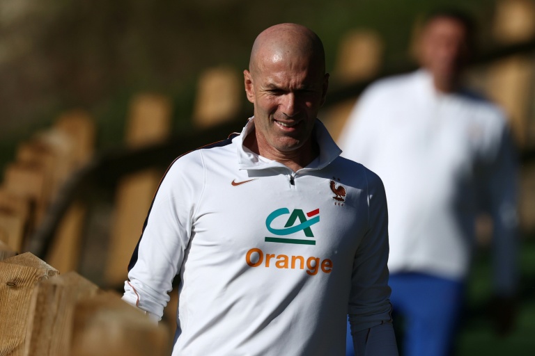 Le sélectionneur Zinédine Zidane arrive pour sa séance d'entraînement à la tête des Bleus au centre de Clairefontaine, près de Paris, le 21 septembre 2026 