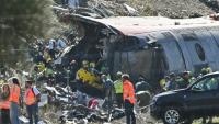 Des secouristes sur les lieux d’une collision entre un train à grande vitesse Renfe AVE et un train Iryo, entre Urda et Los Yébenes, dans la province de Tolède,  le 28 octobre 2026 en Espagne