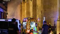 A Cordoue le 8 août au soir, les pompiers combattent les flammes d'un incendie à la mosquée-cathédrale