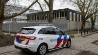 Une voiture de police devant une école juive où une explosion s'est produite, le 14 mars 2026 