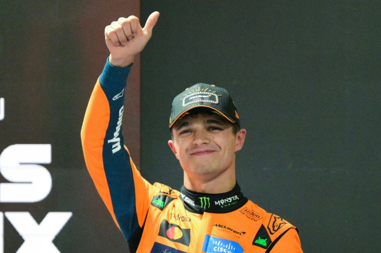 Le pilote britannique de McLaren, Lando Norris, après avoir remporté la pole position lors de la séance de qualification pour le Grand Prix de Formule 1 de Las Vegas, le 21 novembre 2025