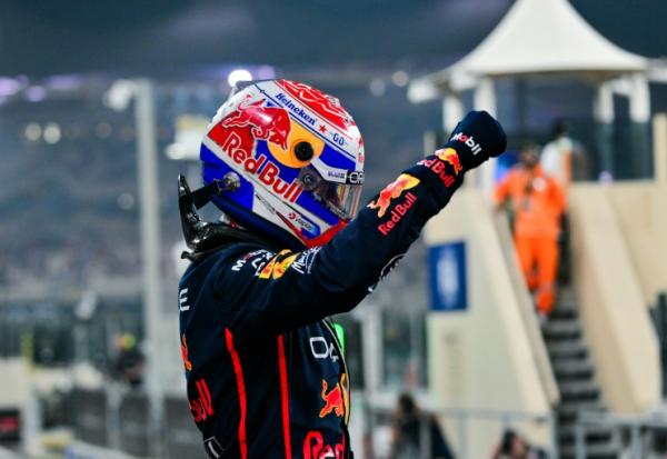 Le pilote de Formule 1 néerlandais Max Verstappen (Red Bull) après avoir réalisé la pole-position lors du Grand Prix d'Abou Dhabi, dernière épreuve de la saison, sur le circuit de Yas Marina le 6 décembre 2025.
