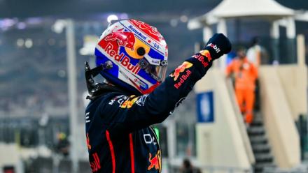 Le pilote de Formule 1 néerlandais Max Verstappen (Red Bull) après avoir réalisé la pole-position lors du Grand Prix d'Abou Dhabi, dernière épreuve de la saison, sur le circuit de Yas Marina le 6 décembre 2025.
