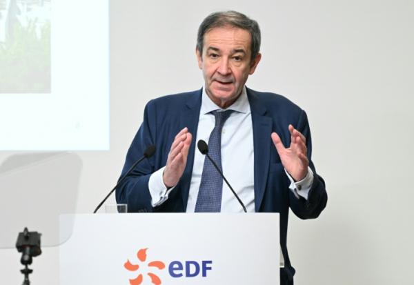 Le PDG d'EDF Bernard Fontana s'exprime lors de la présentation des résultats du groupe, le 20 février 2026 à Paris