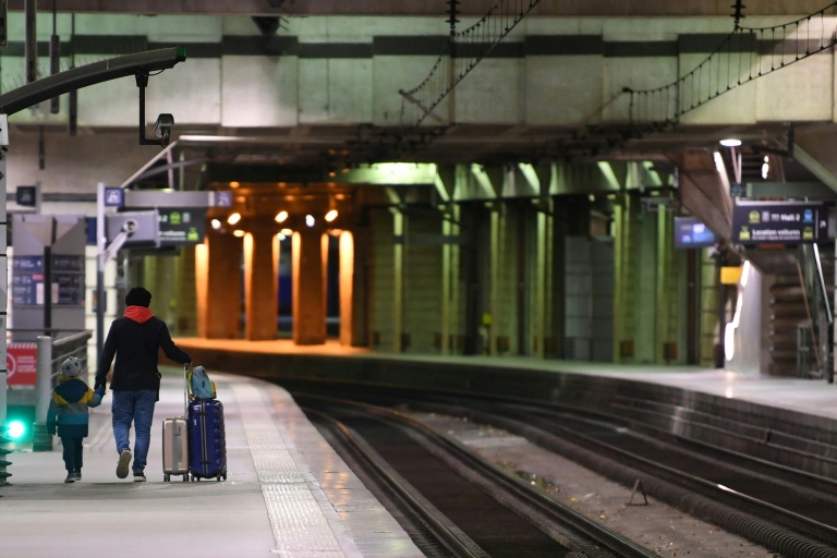 rapport recommande également de rendre obligatoire l'aménagement d'espaces adaptés aux enfants dans les trains
