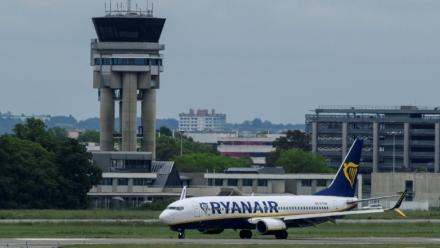 Face au kérosène cher, les compagnies à bas coût premières à annuler des vols