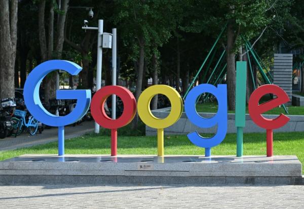 Faux avis sur internet: Google affirme qu'il "n'a pas les moyens de vérifier"