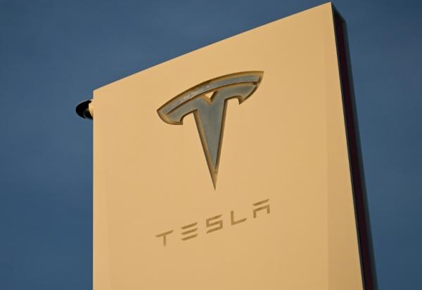 La rémunération "stratosphérique" d'au moins 1.000 milliards de dollars promise à Elon Musk, patron de Tesla, nécessite l'accord des actionnaires jeudi en assemblée générale