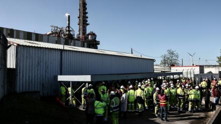 Salariés de l'usine Fibre Excellence de Tarascon (Bouches-du-Rhône), le 4 avril 2026. Menacé de liquidation, le groupe emploit 670 salariés? répartis entre Haute-Garonne et Bouches-du-Rhône.