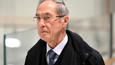 Claude Guéant, ex-secrétaire général de l'Elysée, arrive au tribunal de Paris, le 25 septembre 2025, pour le verdict du procès de l'ancien président Nicolas Sarkozy, dans l'affaire du financement libyen