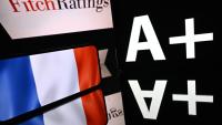 Fitch maintient la note A+ de la France mais abaisse sa perspective