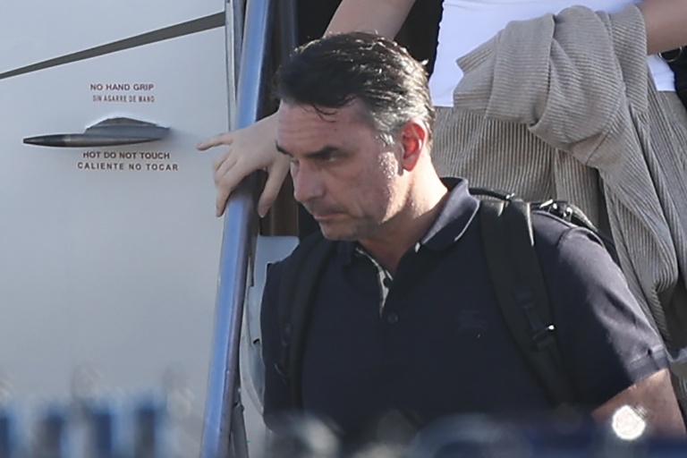 Flavio Bolsonaro à son arrivée à l'aéroport Opa Locka Executive à Miami en Floride le 28 octobre 2026